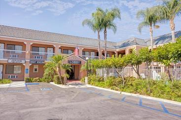 هتل Days Inn By Wyndham Whittier Los Angeles