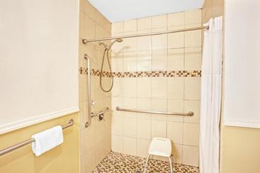 هتل Days Inn By Wyndham Whittier Los Angeles