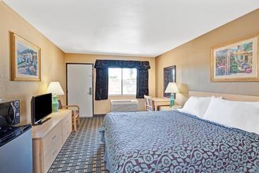 هتل Days Inn By Wyndham Whittier Los Angeles