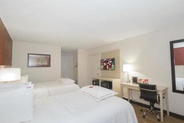 هتل Red Roof Inn Plus+ Neptune Beach  Jacksonville Beach