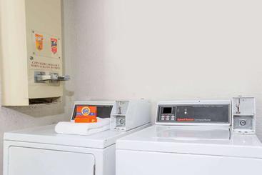 هتل Red Roof Inn Plus+ Neptune Beach  Jacksonville Beach