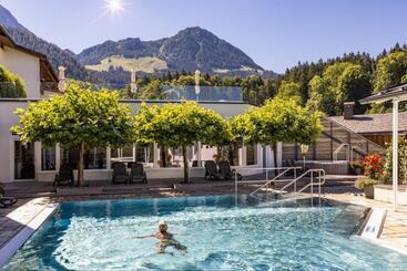 Alm  & Wellnesshotel Alpenhof