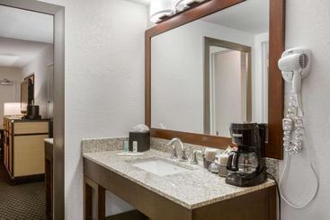 هتل Cco  & Suites Downtown