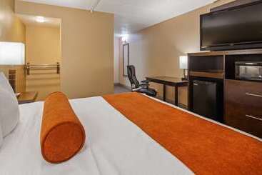 هتل Best Western Crossroads Of The Bluffs