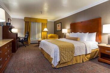 فندق Best Western Plus Newport Mesa Inn