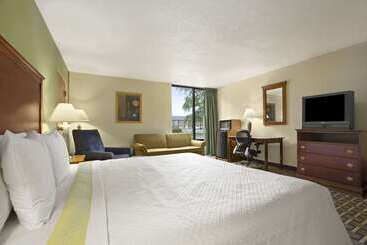 فندق Days Inn By Wyndham Fayettevillesouth/i95 Exit 49