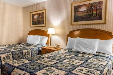هتل Rodeway Inn Amish Country