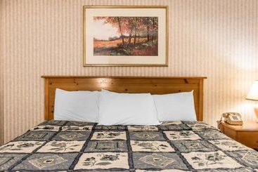 هتل Rodeway Inn Amish Country