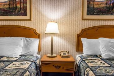هتل Rodeway Inn Amish Country