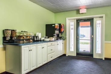 هتل Rodeway Inn Amish Country