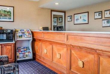 هتل Econo Lodge Bayview