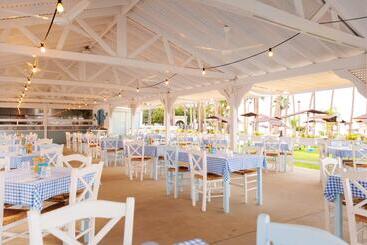 Hotel Cavo Maris Beach