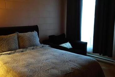 Pine Grove Motel