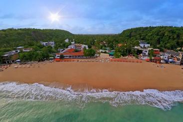 استراحتگاه Calamander Unawatuna Beach