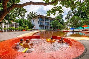 استراحتگاه Calamander Unawatuna Beach
