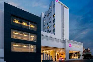 Отель Grand Mercure Vadodara Surya Palace