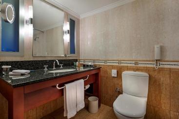 هتل Hilton Izmir