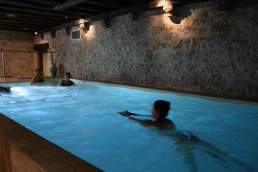 酒店 La Cour Du Bailli Suites & Spa