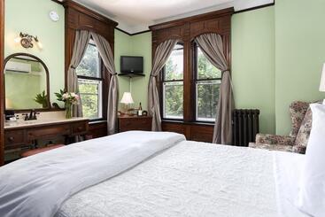 호텔 Cedar Crest Inn