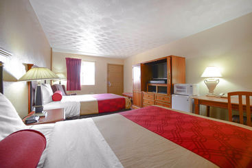هتل Econo Lodge Inn & Suites