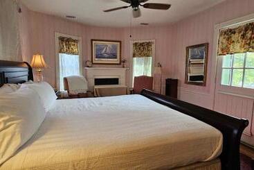 בית מלון כפרי Parsonage Inn Bed And Breakfast