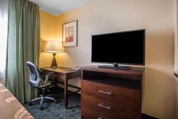 Отель Quality Inn & Suites Bloomington I 55 And I 74