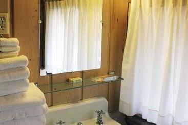 هتل Sleepy Hollow Lodge