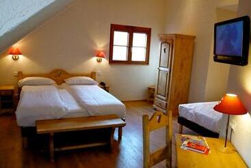 هتل The Originals Boutique, Hôtel La Ferme Du Pape, Eguisheim
