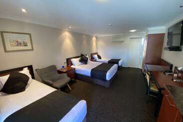בית מלון כפרי Best Western Plus All Settlers Motor Inn