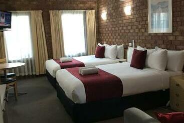 فندق Courtyard Motor Inn