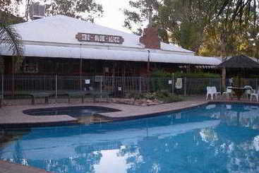 استراحتگاه Heavitree Gap Outback Lodge