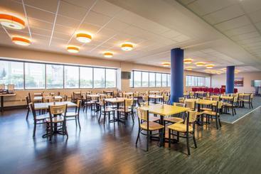 هتل Coliseum Inn