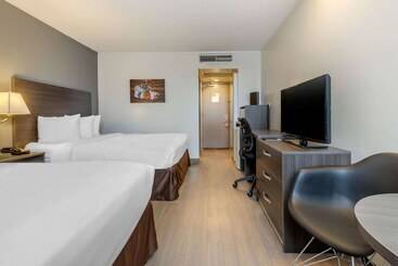 فندق Super 8 By Wyndham Macleod Trail Calgary