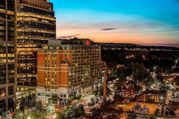هتل Sheraton Suites Calgary Eau Claire