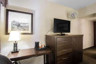 هتل Quality Inn & Suites Yellowknife