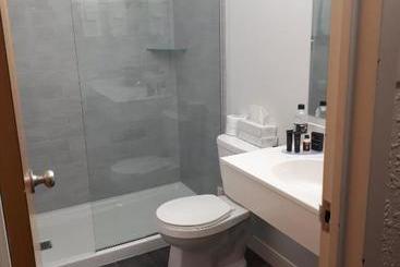 هتل Westwood Inn  And Indoor Water Park
