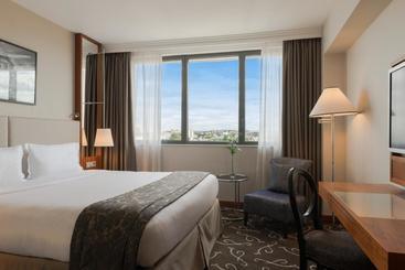 هتل Crowne Plaza Paris  Neuilly, An Ihg
