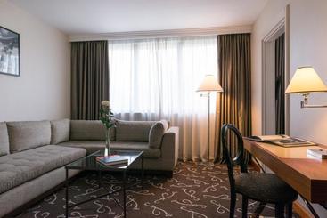 هتل Crowne Plaza Paris  Neuilly, An Ihg