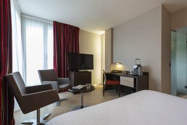 Отель Oceania Brest