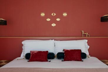 Kouros Hotel & Suites