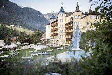 هتل Adler Spa Resort Dolomiti