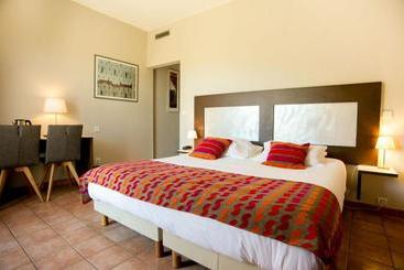 هتل Hôtel L Arapède