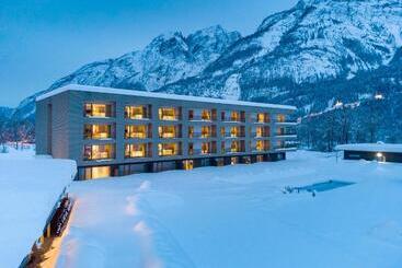 Отель Dolomitengolf Suites