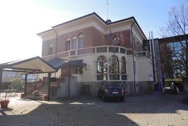 هتل Villa Reale