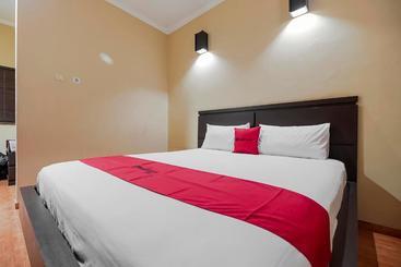 پانسیون Reddoorz Near Pantai Tanjung Pendam