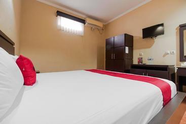 پانسیون Reddoorz Near Pantai Tanjung Pendam
