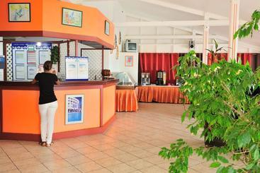 هتل Karibea Camelia Residence