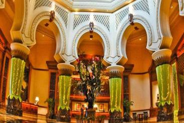 هتل Palace Of The Golden Horses