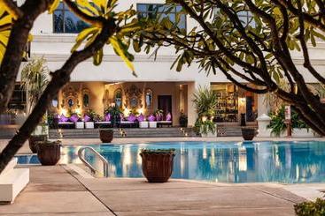 Hotel Mercure Mandalay Hill Resort