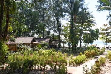هتل Bamboo Bungalows